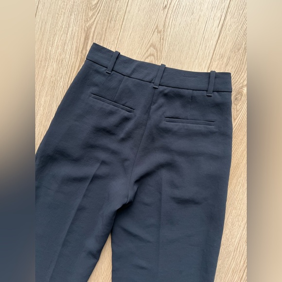 Aritzia Wilfred The Effortless Pant™ - Crepette™ Sz 2
Dark Night Navy - Picture 11 of 16
